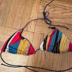 STUNNING printed bikini top